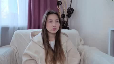 Snapshot of isidramcvea chatting on 10-17-25, 08:17 Olivia online show from 10-17-25, 08:17