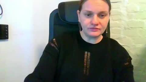 Snapshot of isingle_mom chatting on 11-19-25, 05:51 isingle_mom online show from 11-19-25, 05:51