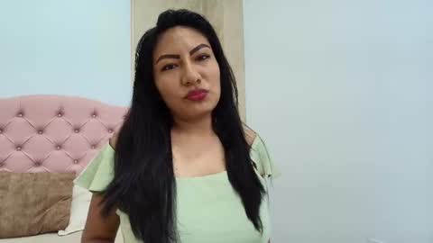 Isis Choi online show from 12-05-25, 07:21