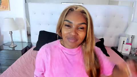 Snapshot of isla_scott chatting on 03-08-26, 11:14 Vanessa online show from 03-08-26, 11:14