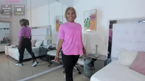 Snapshot of isla_scott chatting on 03-18-26, 11:35 Vanessa online show from 03-18-26, 11:35