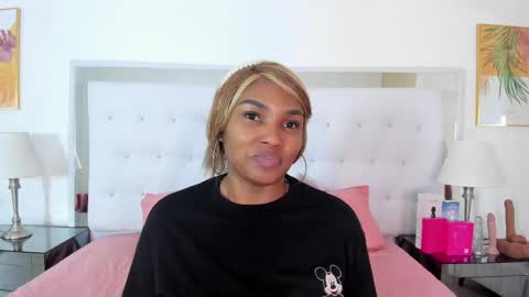 Snapshot of isla_scott chatting on 03-30-26, 11:33 Vanessa online show from 03-30-26, 11:33