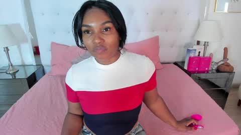 Snapshot of isla_scott chatting on 04-08-26, 11:32 Vanessa online show from 04-08-26, 11:32