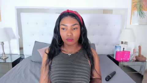 Snapshot of isla_scott chatting on 04-14-26, 11:27 Vanessa online show from 04-14-26, 11:27