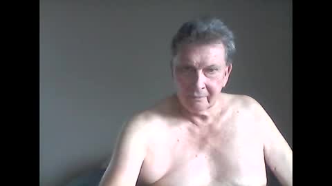 Snapshot of island625103 chatting on 03-06-25, 09:20 island625103 online show from 03-06-25, 09:20