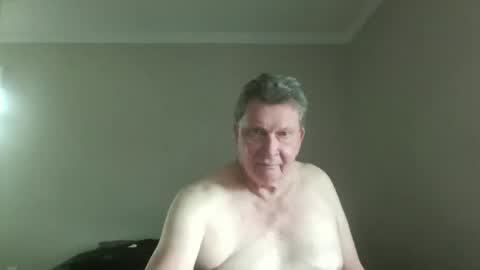 Snapshot of island625103 chatting on 09-12-25, 08:31 island625103 online show from 09-12-25, 08:31