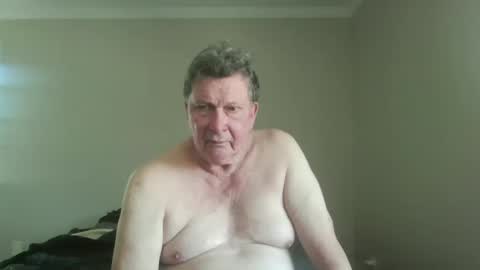 Snapshot of island625103 chatting on 09-18-25, 06:32 island625103 online show from 09-18-25, 06:32