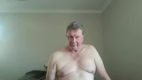 Snapshot of island625103 chatting on 10-06-25, 06:16 island625103 online show from 10-06-25, 06:16