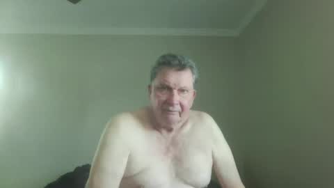 Snapshot of island625103 chatting on 10-15-25, 06:41 island625103 online show from 10-15-25, 06:41