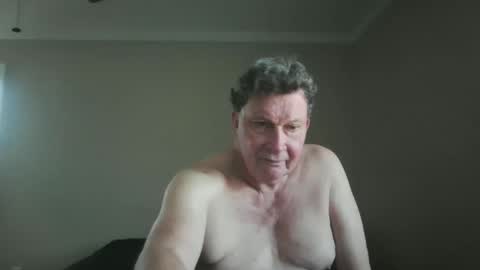 Snapshot of island625103 chatting on 11-02-25, 08:33 island625103 online show from 11-02-25, 08:33