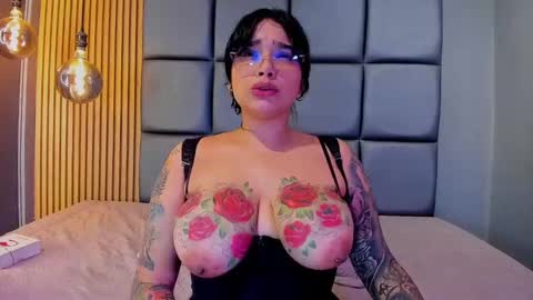 Snapshot of ismaly_castillo chatting on 10-15-25, 01:39 c online show from 10-15-25, 01:39
