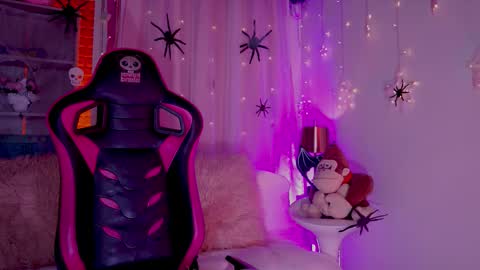 ISSA  online show from 10-15-25, 10:10