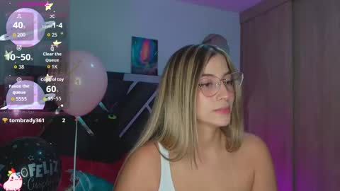 Snapshot of issabela_g1 chatting on 10-26-25, 01:33 issabela_g1 online show from 10-26-25, 01:33