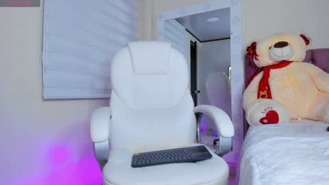 Snapshot of issabellarodriguez chatting on 01-13-25, 02:18 Isa online show from 01-13-25, 02:18