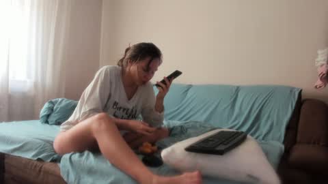 Issabelle online show from 12-19-24, 07:40