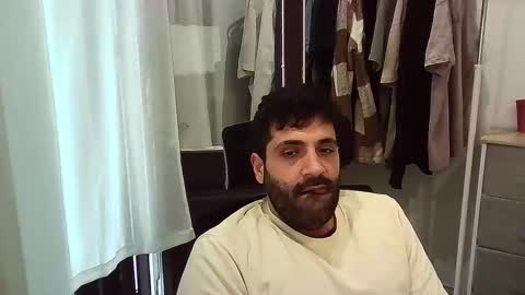 italianboybcn online show from 11-14-25, 08:46