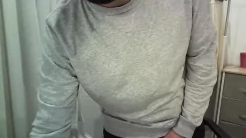 italianboybcn online show from 12-17-25, 06:25