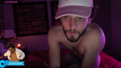 Hung Italian   online show from 09-19-25, 04:14