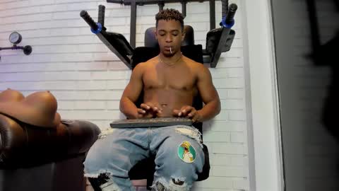 Italo Moore online show from 10-26-25, 01:50