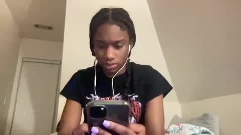 Snapshot of its5iveam chatting on 12-27-24, 03:31 5ive AM online show from 12-27-24, 03:31