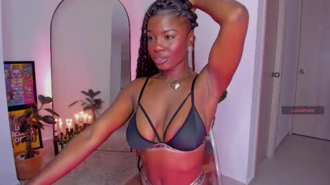 Snapshot of itslau_ chatting on 02-21-25, 02:17 lau online show from 02-21-25, 02:17