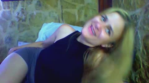 Snapshot of itsmekrissy chatting on 03-26-26, 01:55 itsmekrissy online show from 03-26-26, 01:55