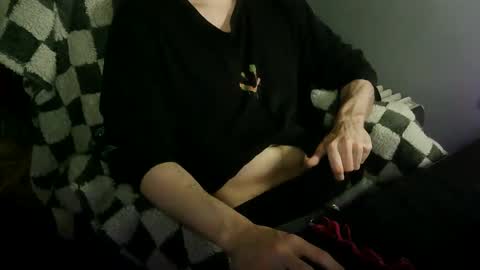 Snapshot of itsnotliam834 chatting on 10-20-25, 01:06 itsnotliam834 online show from 10-20-25, 01:06