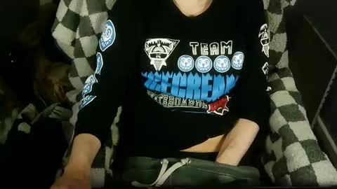 Snapshot of itsnotliam834 chatting on 11-19-25, 01:27 itsnotliam834 online show from 11-19-25, 01:27