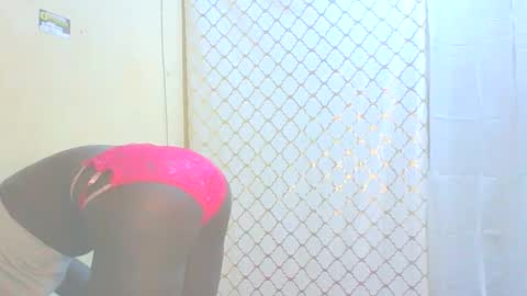 Snapshot of itsqueen_blacq chatting on 09-10-25, 08:03 Queen blacq online show from 09-10-25, 08:03