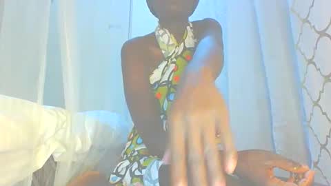 Snapshot of itsqueen_blacq chatting on 09-14-25, 07:40 Queen blacq online show from 09-14-25, 07:40