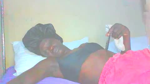 Snapshot of itsqueen_blacq chatting on 09-15-25, 08:14 Queen blacq online show from 09-15-25, 08:14