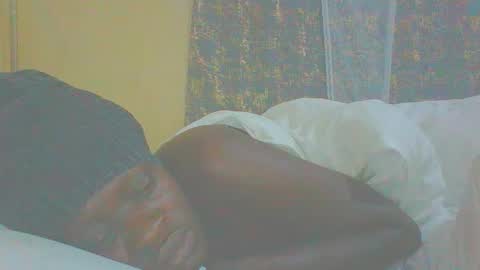Snapshot of itsqueen_blacq chatting on 10-19-25, 01:06 Queen blacq online show from 10-19-25, 01:06