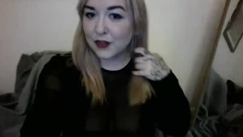 Snapshot of itsthemole chatting on 11-08-25, 12:00 Cunt Flaps online show from 11-08-25, 12:00