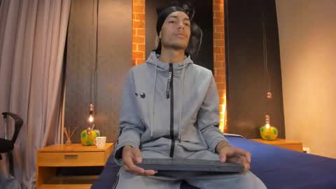 Snapshot of itszairen chatting on 02-09-26, 03:43 itszairen online show from 02-09-26, 03:43