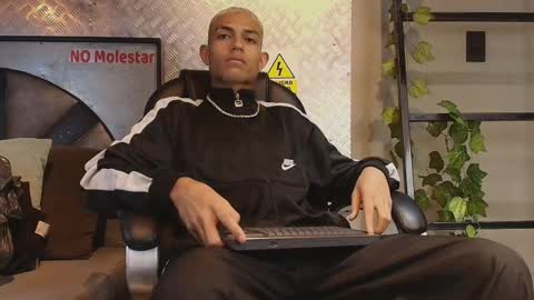 Snapshot of itszairen chatting on 02-17-26, 04:20 itszairen online show from 02-17-26, 04:20