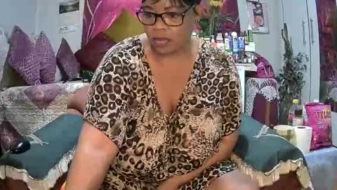 itumeleng74 online show from 09-23-25, 05:43