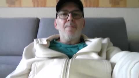 Snapshot of itunixx63 chatting on 10-20-25, 07:31 itunixx63 online show from 10-20-25, 07:31