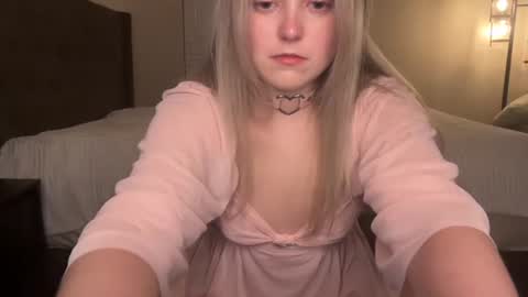 itz_lunaa online show from 10-31-25, 05:30