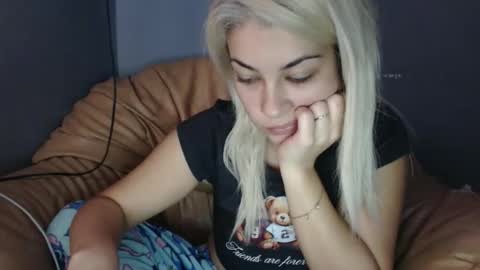 Snapshot of ivoivo1 chatting on 10-28-25, 05:11 RosseEssor online show from 10-28-25, 05:11