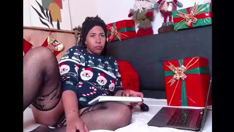 Snapshot of ivonne_collins33 chatting on 12-16-25, 02:27 ivonne_collins33 online show from 12-16-25, 02:27
