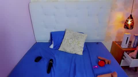 Snapshot of ivonneparker6 chatting on 11-12-25, 07:35 IVONE online show from 11-12-25, 07:35