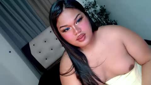 Ivory Cat RAWR online show from 12-18-25, 03:23