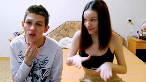 Snapshot of ivy__lester chatting on 03-09-25, 06:11 Ivy and Lester online show from 03-09-25, 06:11