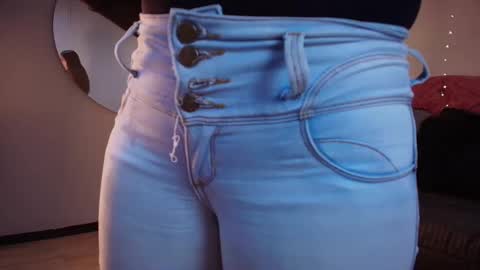 Snapshot of ivy_bonnie chatting on 11-14-25, 11:42 ivy_bonnie online show from 11-14-25, 11:42