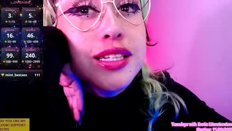 Snapshot of ivy_rosse chatting on 03-01-25, 06:54 You can find more of me here online show from 03-01-25, 06:54