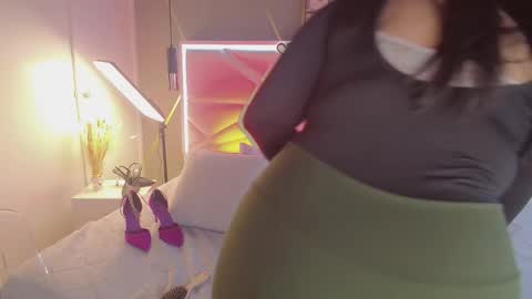 Snapshot of ivy_soul chatting on 10-12-25, 12:04 IVY online show from 10-12-25, 12:04