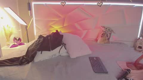 Snapshot of ivy_soul chatting on 10-17-25, 08:11 IVY online show from 10-17-25, 08:11