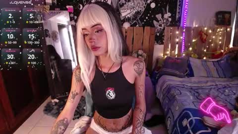 Ivy bank   online show from 11-19-25, 07:58