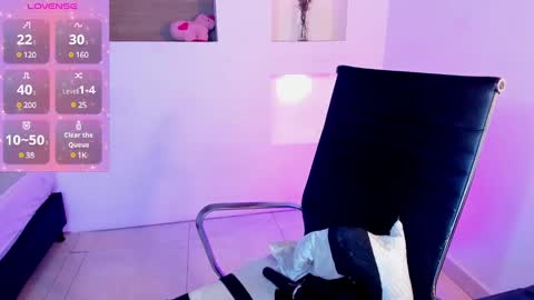 Snapshot of ivybliss8 chatting on 02-23-25, 03:18 i v y b l i s s online show from 02-23-25, 03:18