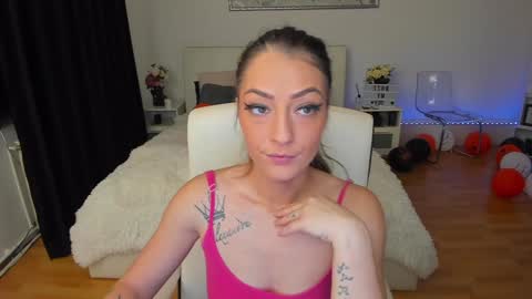Snapshot of ivyfoxx_ chatting on 12-02-24, 01:02 IvyFox online show from 12-02-24, 01:02